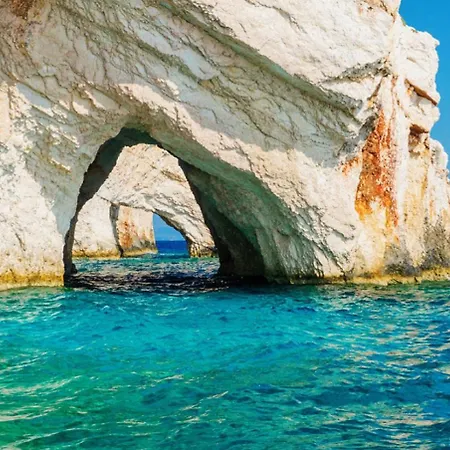 Вилла Psarou House